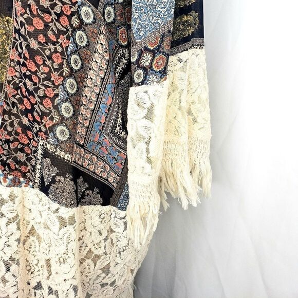 Orange Creek | Floral & Lace Kimono - Picture 3 of 4